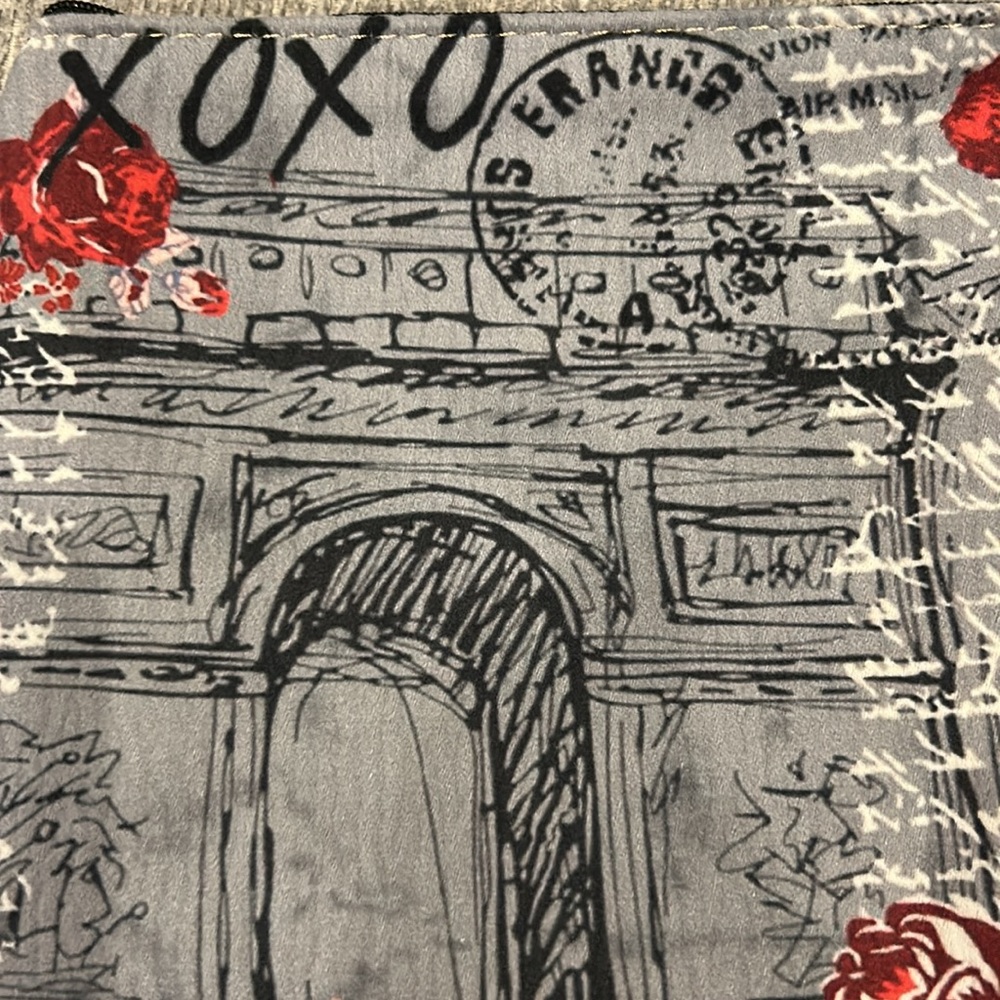 Zippered Wristlet - XOXO France and Roses . NWOT - Picture 5 of 7